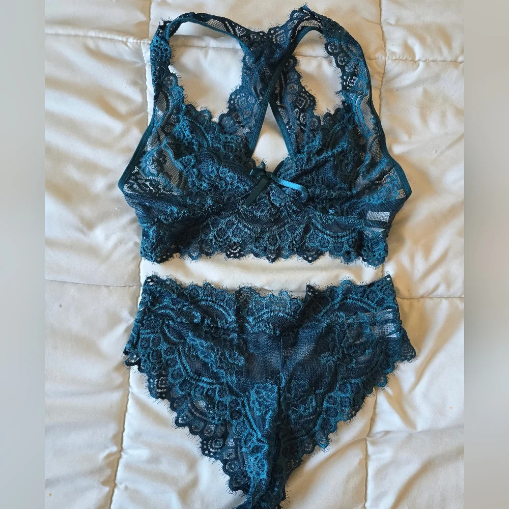 Amazon Teal Bralette & panty lace set - Picture 3 of 6